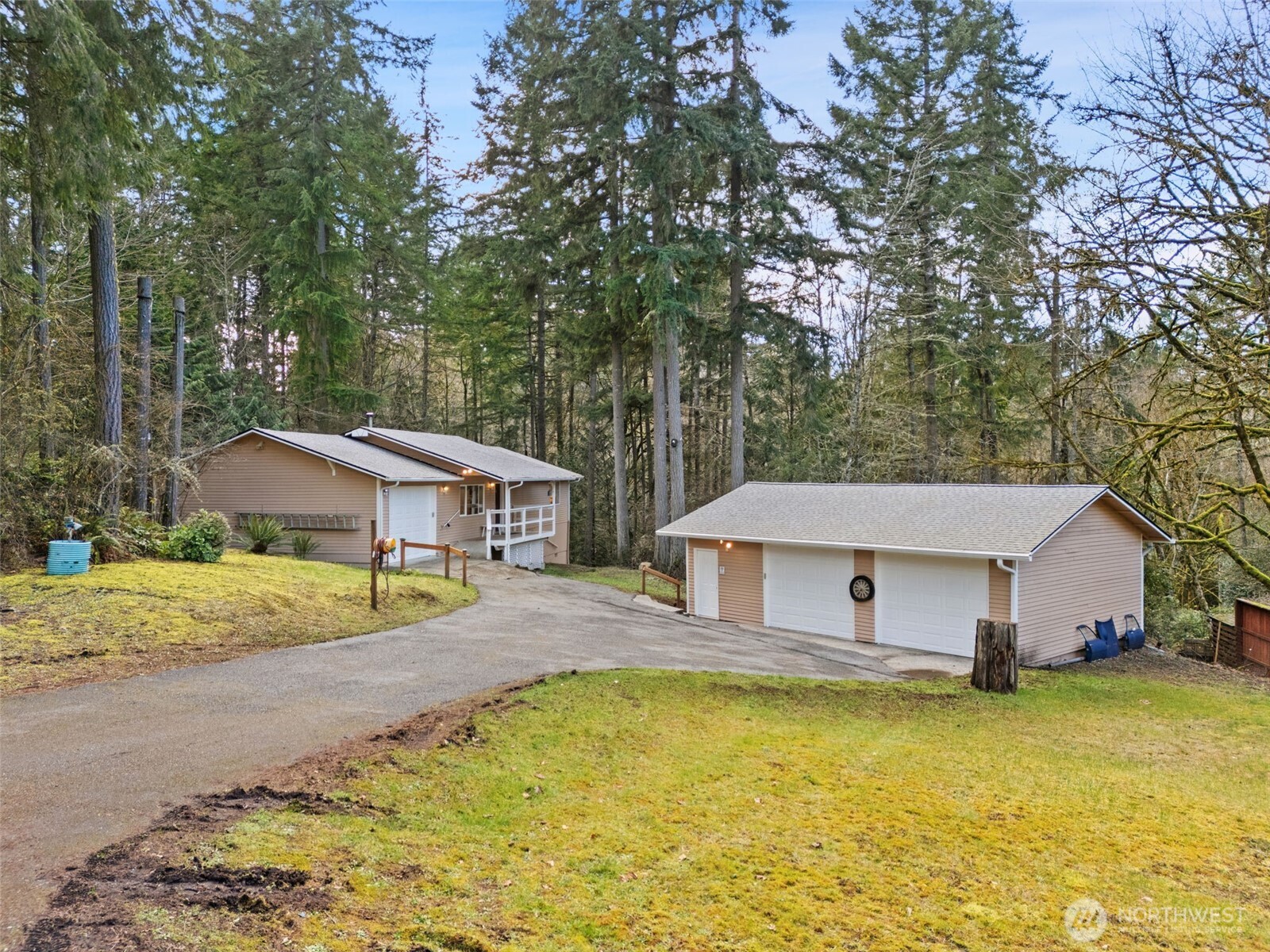 565 NE Ormsby Way , Bremerton, WA 98311