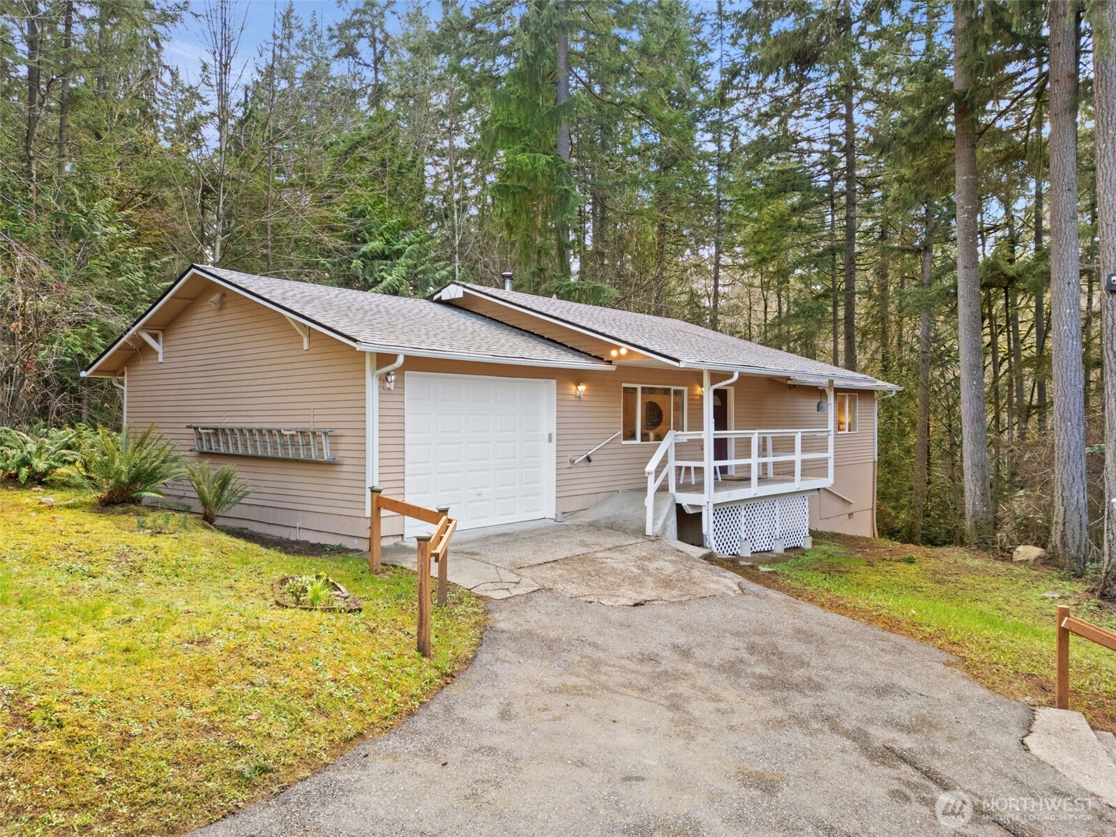 565 NE Ormsby Way , Bremerton, WA 98311