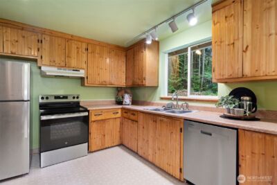 565 NE Ormsby Way , Bremerton, WA 98311 - Photo 17