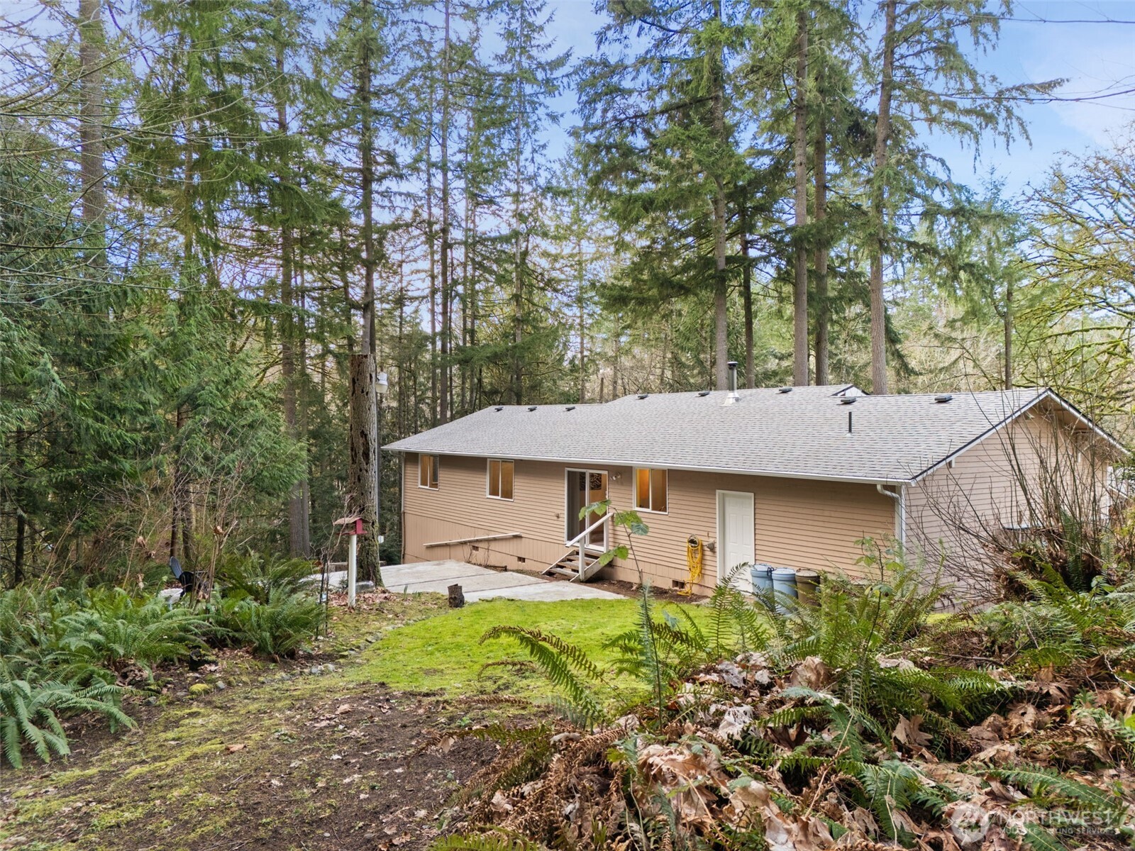 565 NE Ormsby Way , Bremerton, WA 98311