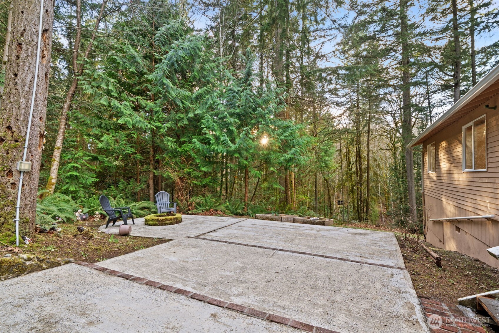 565 NE Ormsby Way , Bremerton, WA 98311