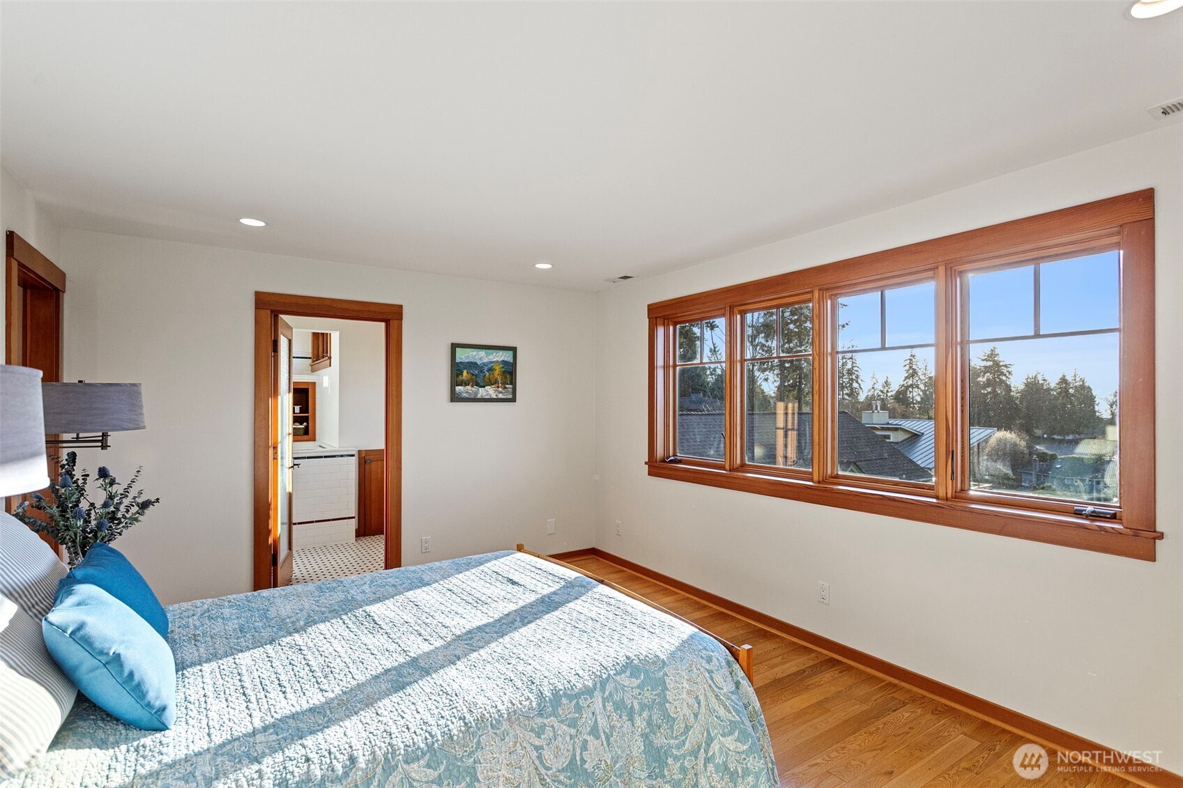 647 9th Avenue N, Edmonds, WA 98020