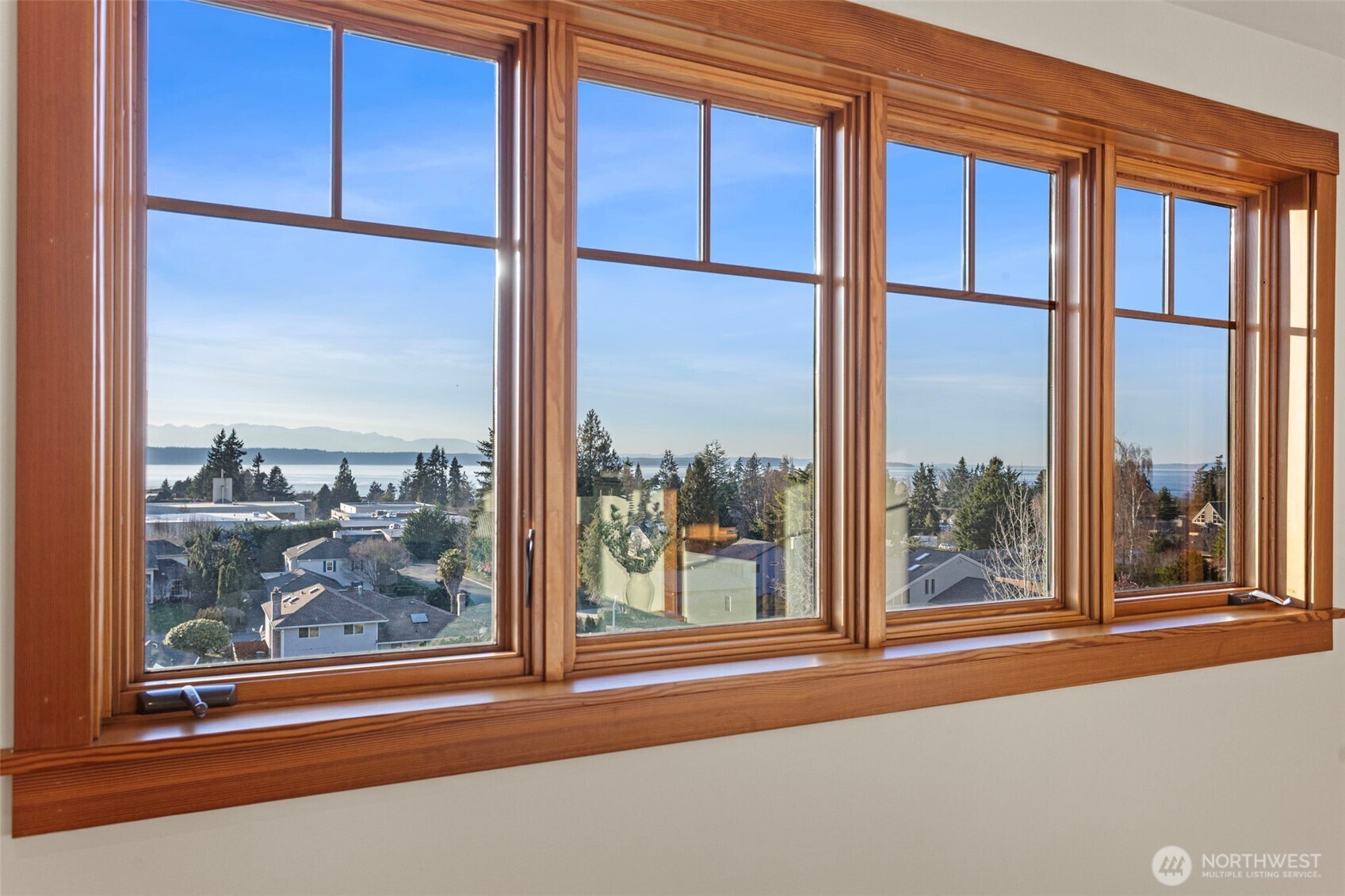 647 9th Avenue N, Edmonds, WA 98020