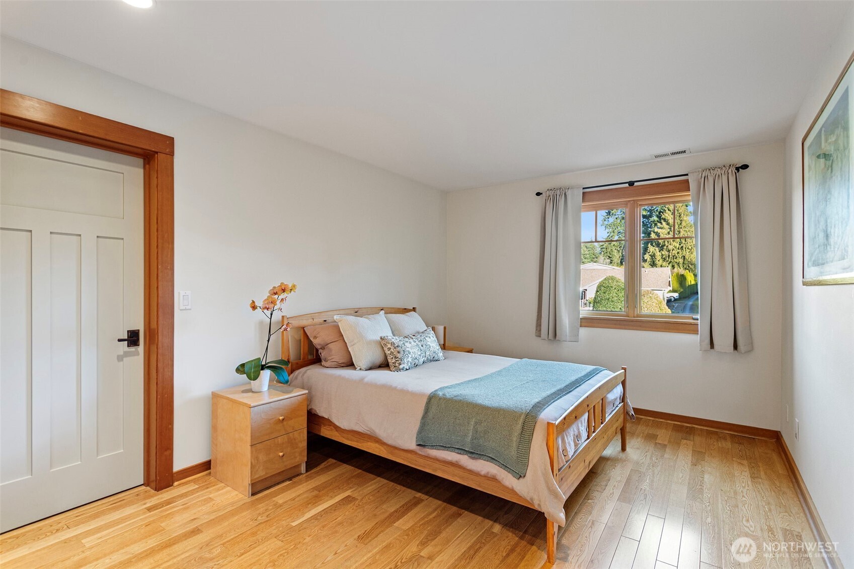 647 9th Avenue N, Edmonds, WA 98020