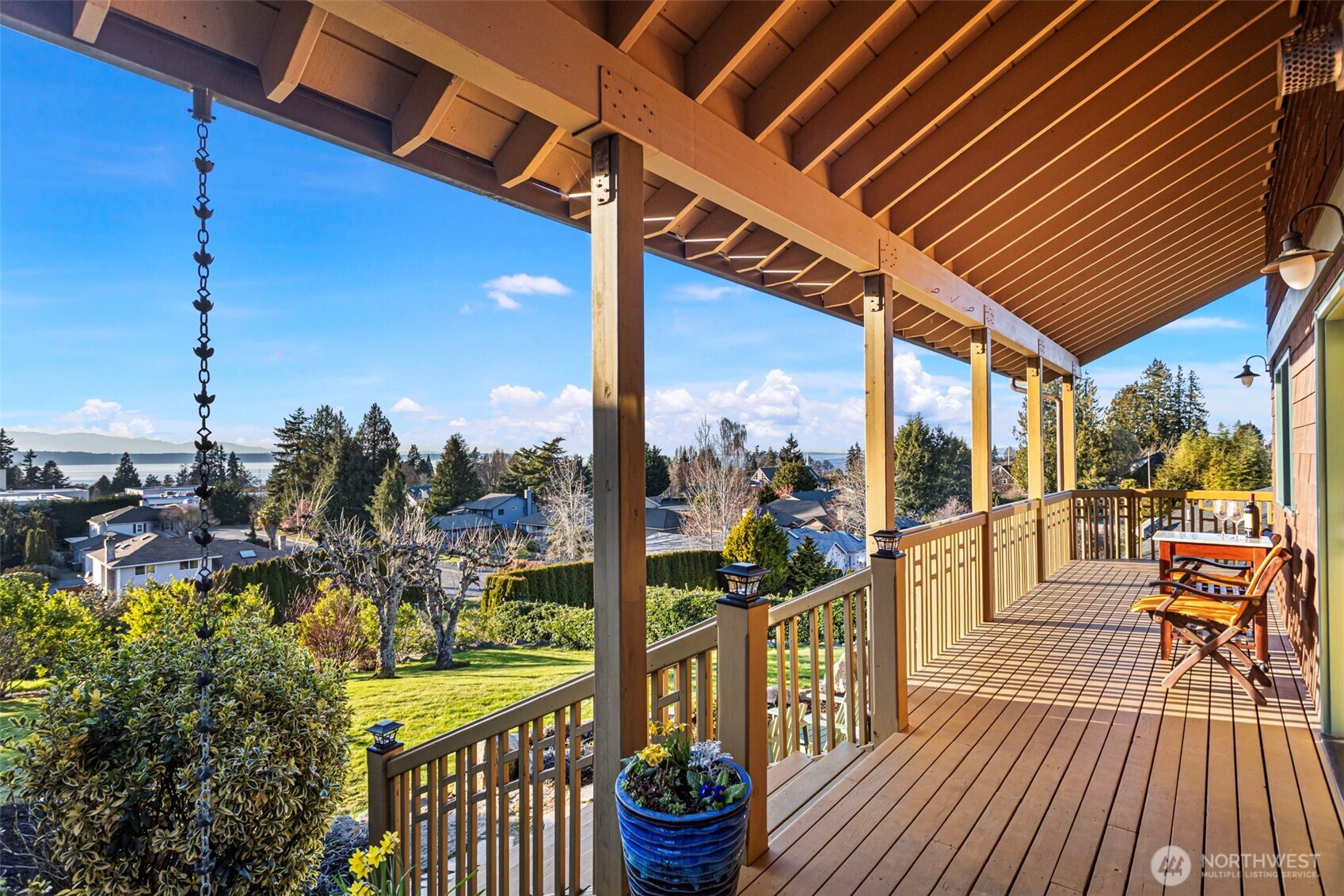 647 9th Avenue N, Edmonds, WA 98020