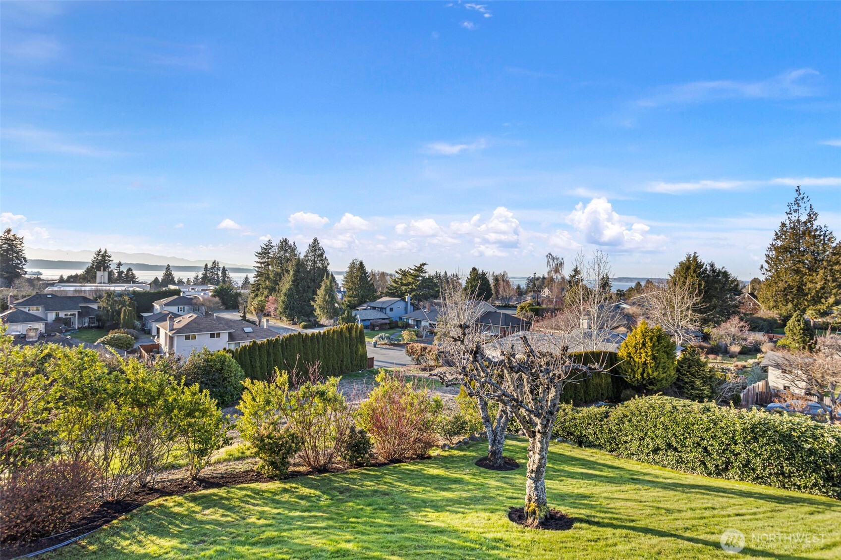 647 9th Avenue N, Edmonds, WA 98020