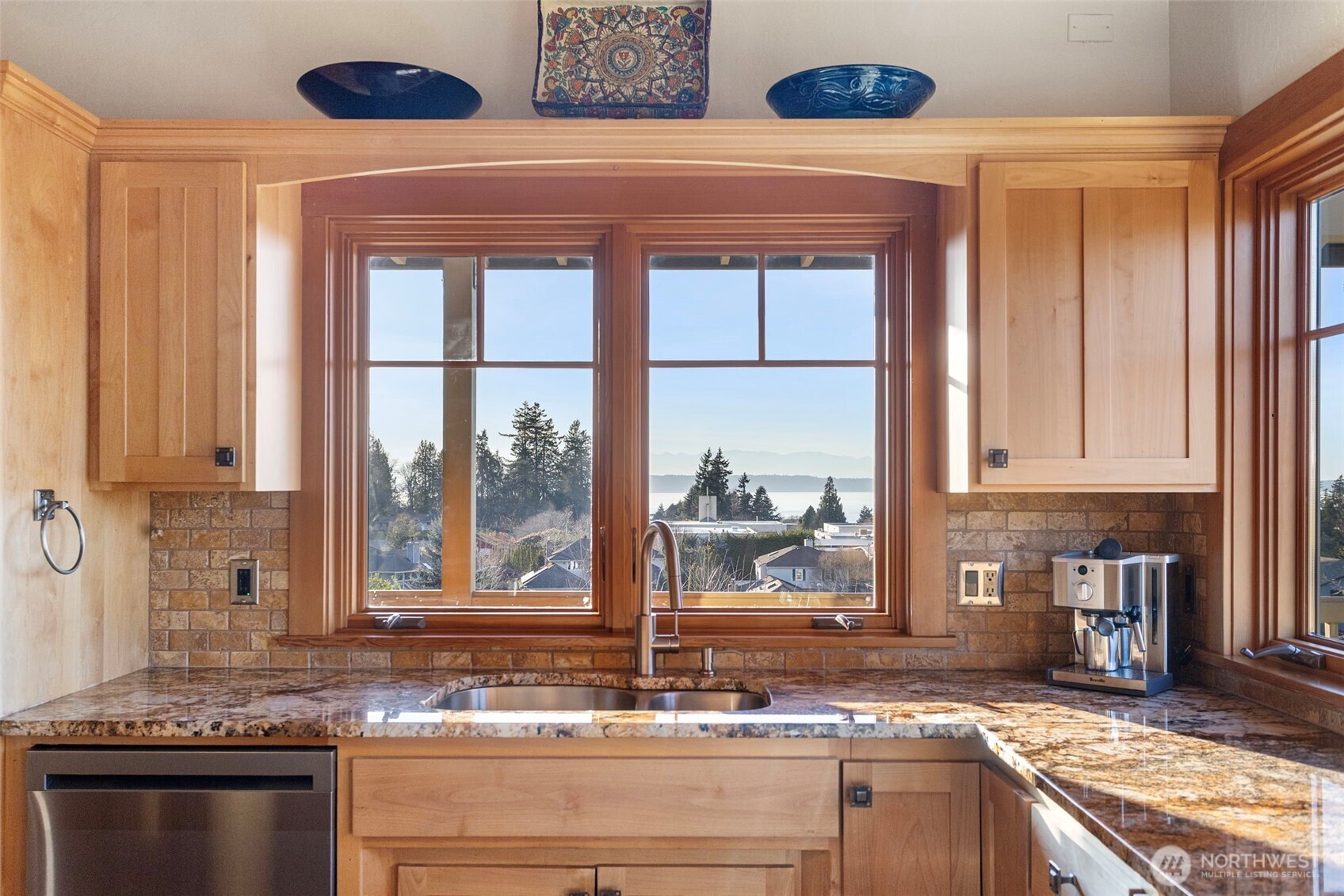 647 9th Avenue N, Edmonds, WA 98020