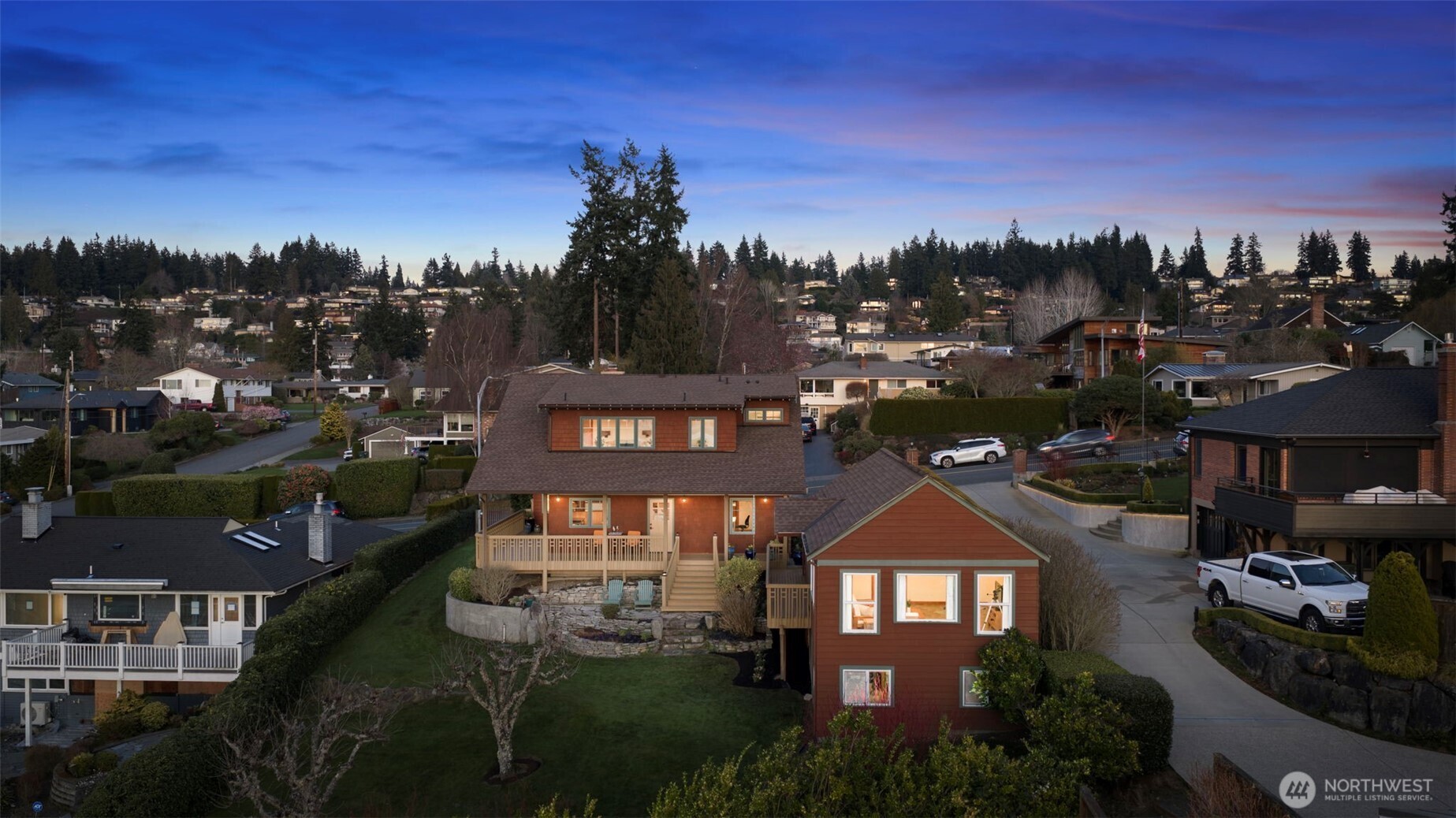 647 9th Avenue N, Edmonds, WA 98020