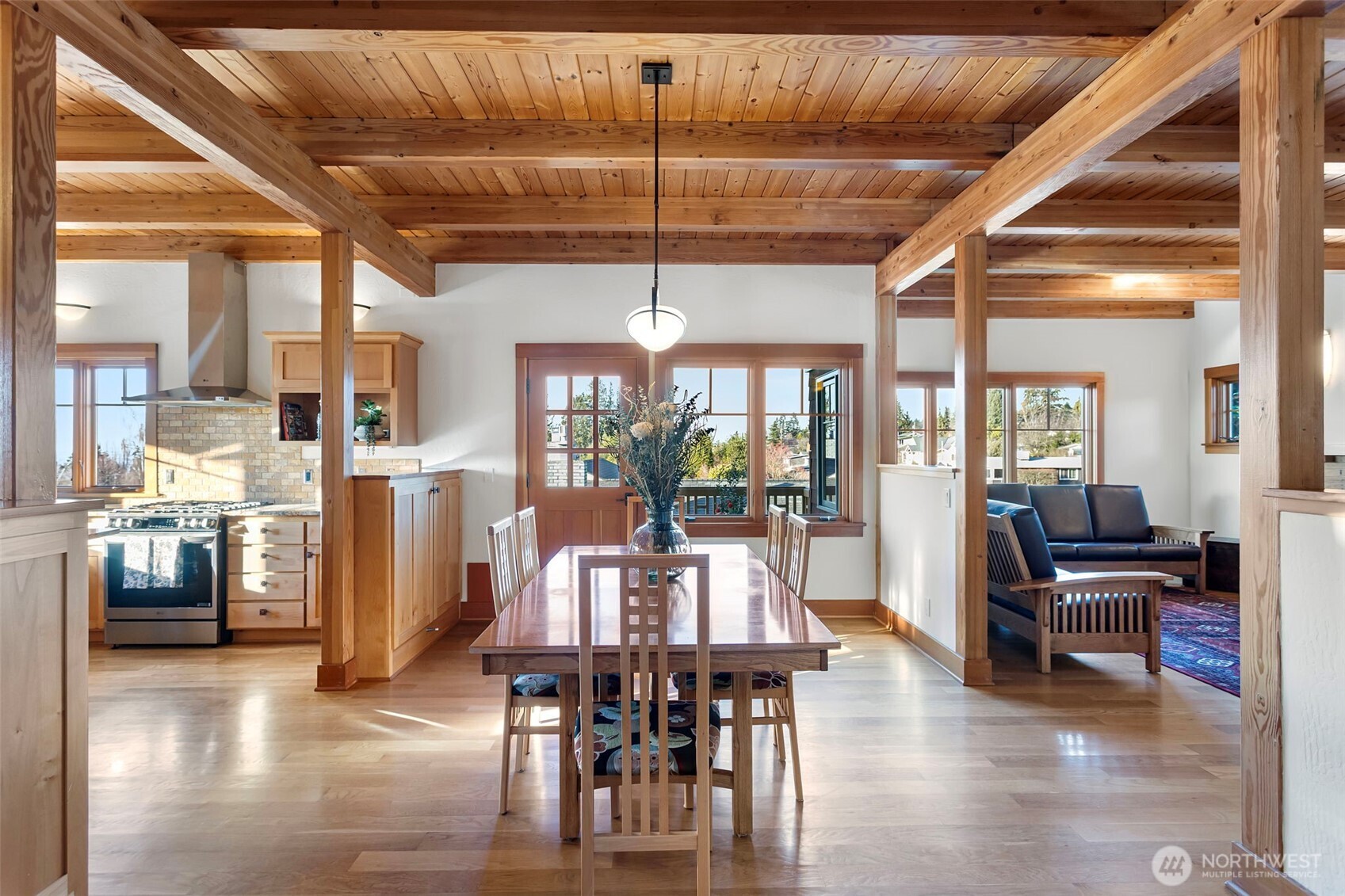 647 9th Avenue N, Edmonds, WA 98020