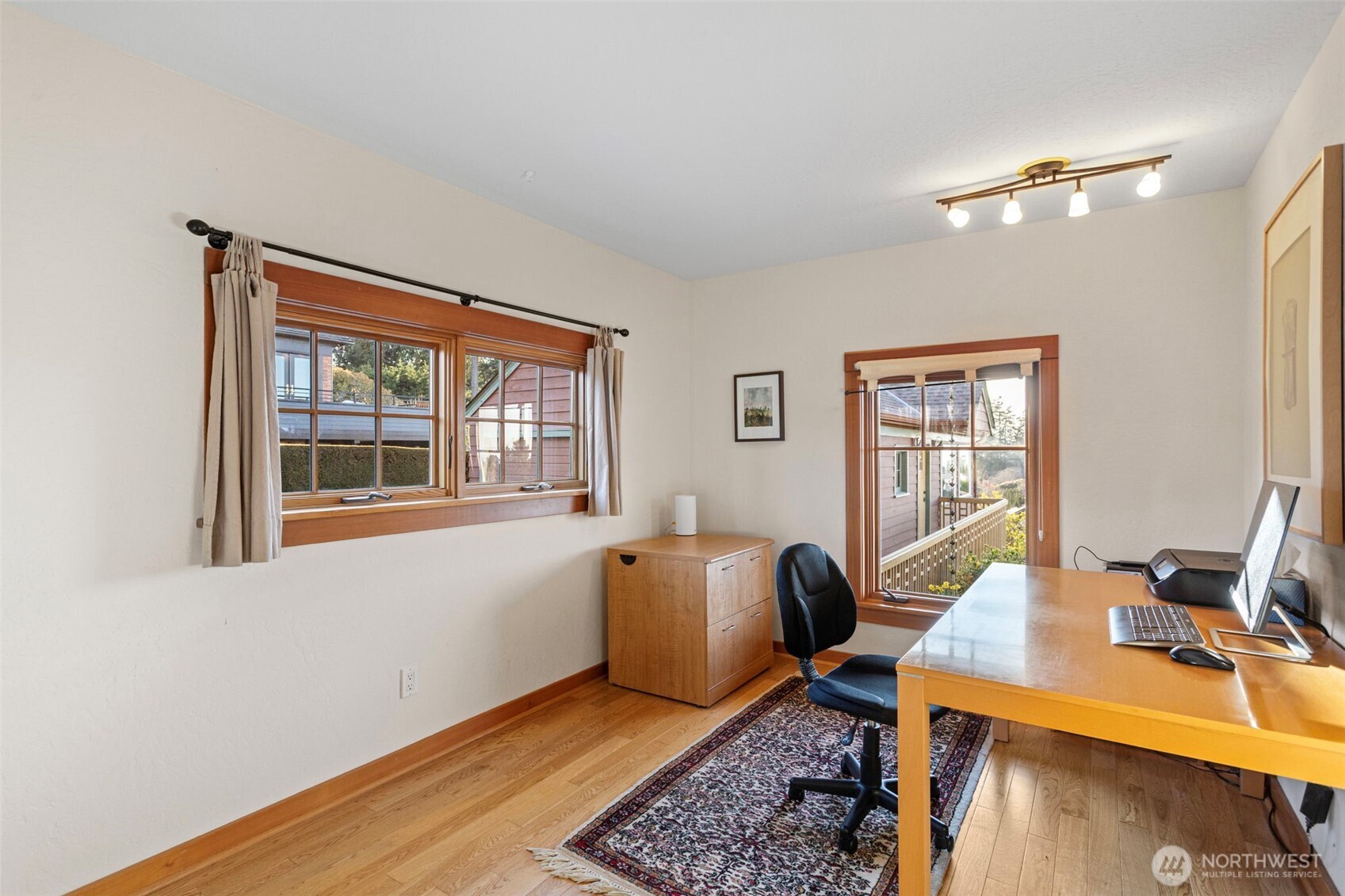 647 9th Avenue N, Edmonds, WA 98020