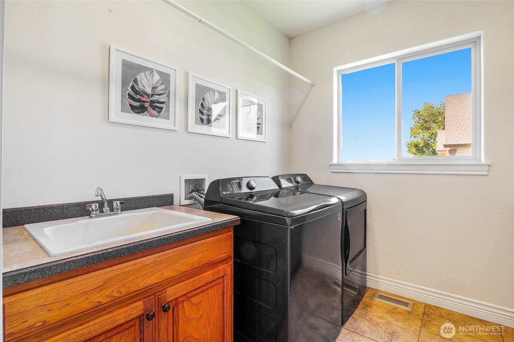 800 S Camas Place , Moses Lake, WA 98837