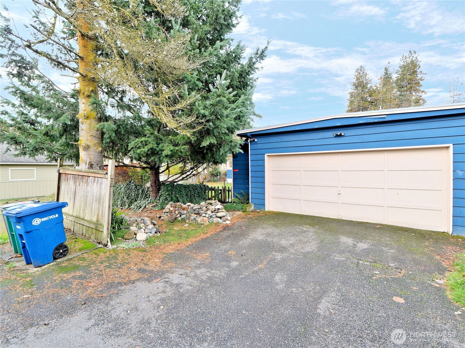 30 SE Bush Street , Issaquah, WA 98027