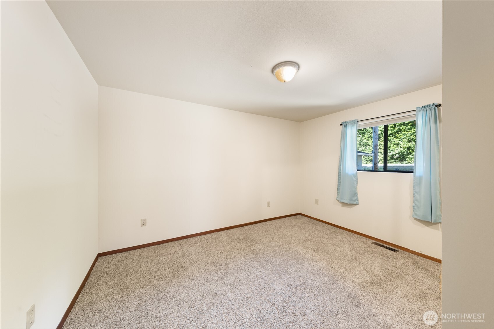 7541 Holiday Boulevard , Anacortes, WA 98221