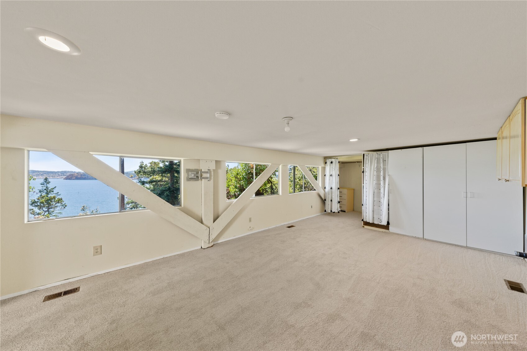 7541 Holiday Boulevard , Anacortes, WA 98221