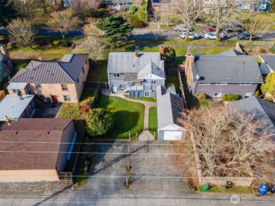 3828 48th Avenue SW, Seattle, WA 98116 - Photo 2