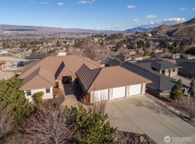 735 Castle Heights Drive , Wenatchee, WA 98801