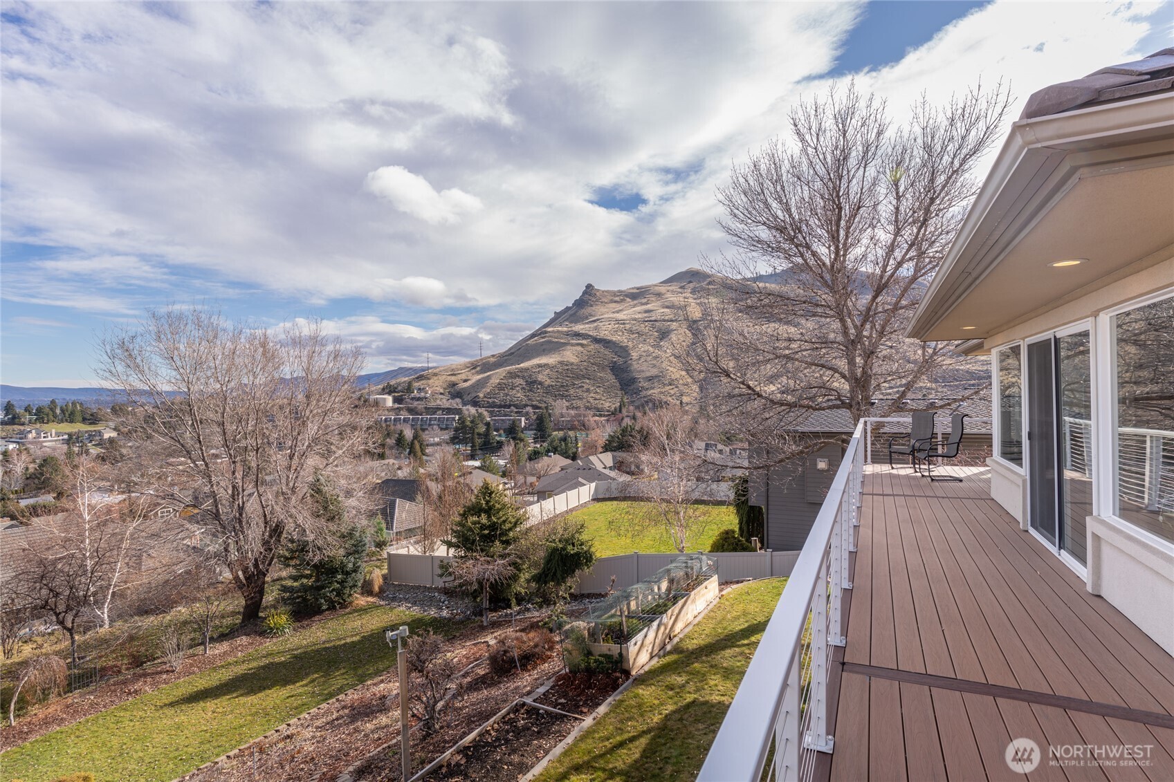 735 Castle Heights Drive , Wenatchee, WA 98801