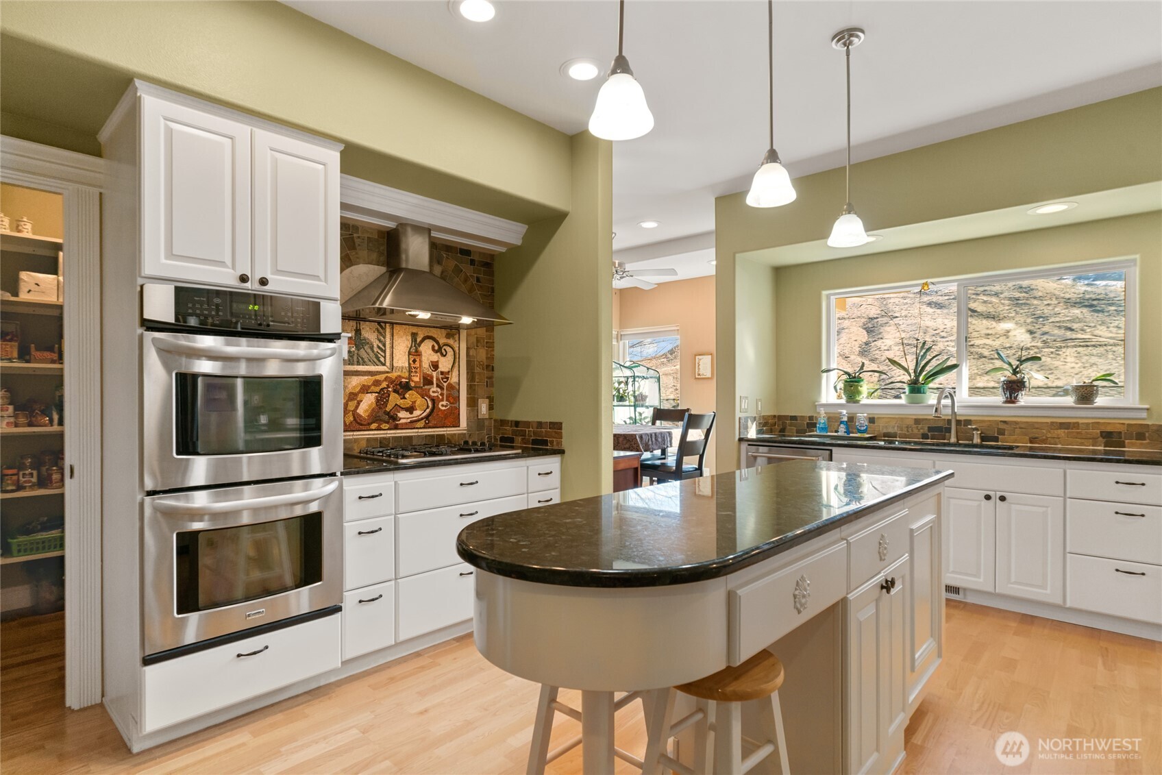 735 Castle Heights Drive , Wenatchee, WA 98801