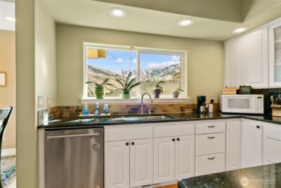 735 Castle Heights Drive , Wenatchee, WA 98801 - Photo 17