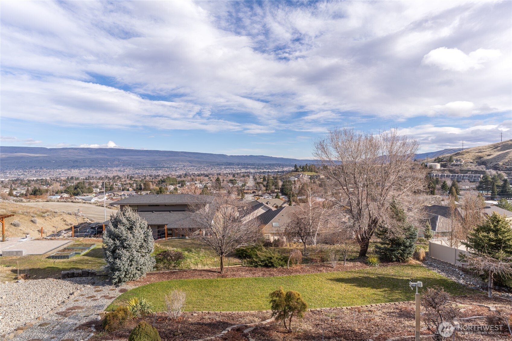 735 Castle Heights Drive , Wenatchee, WA 98801