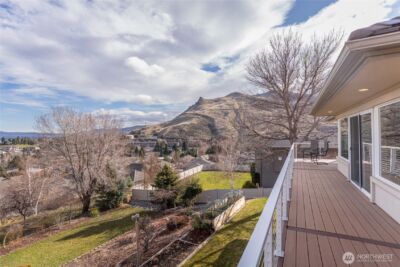 735 Castle Heights Drive , Wenatchee, WA 98801 - Photo 2