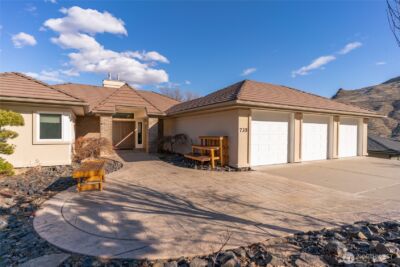 735 Castle Heights Drive , Wenatchee, WA 98801 - Photo 3