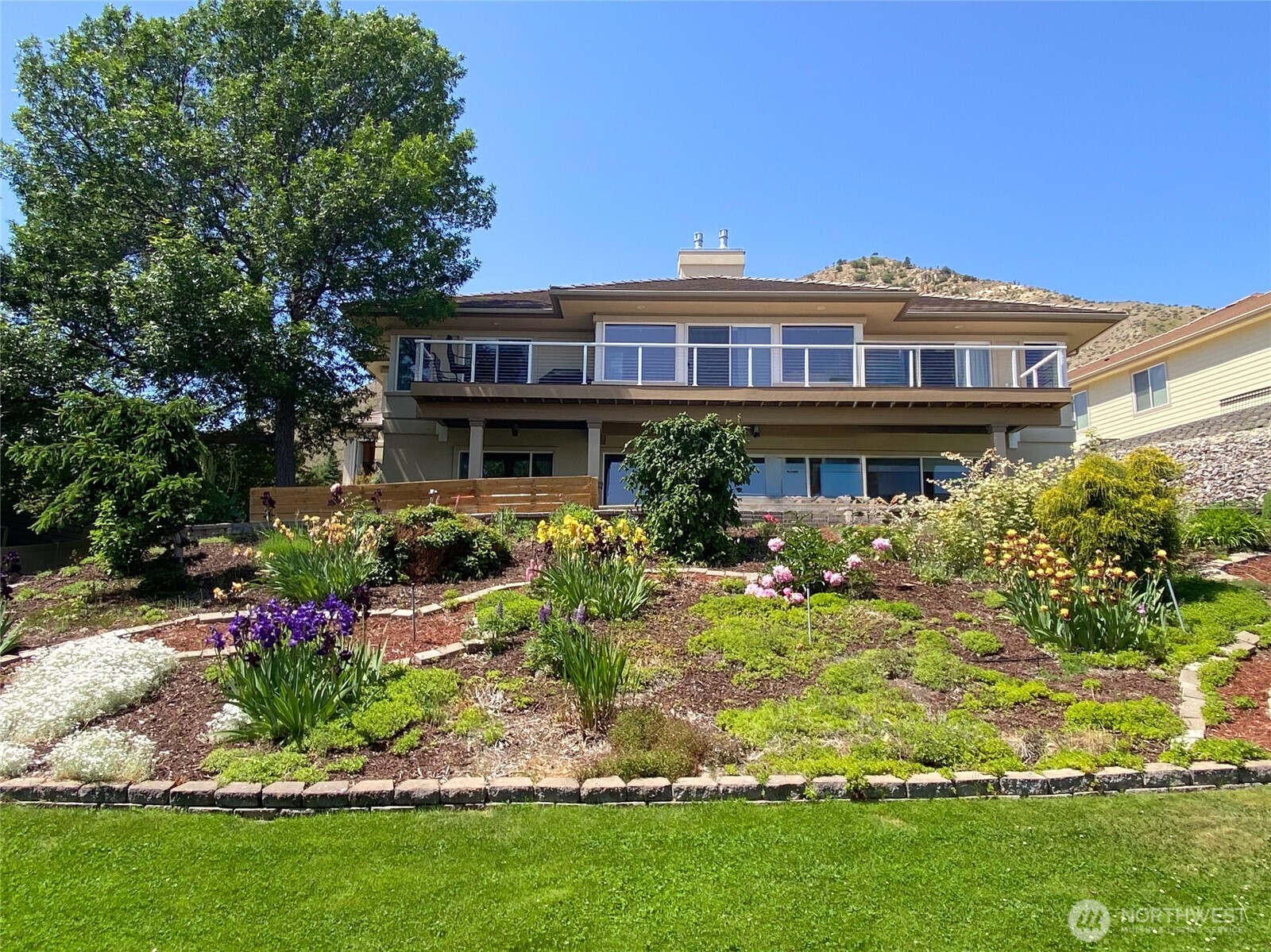 735 Castle Heights Drive , Wenatchee, WA 98801