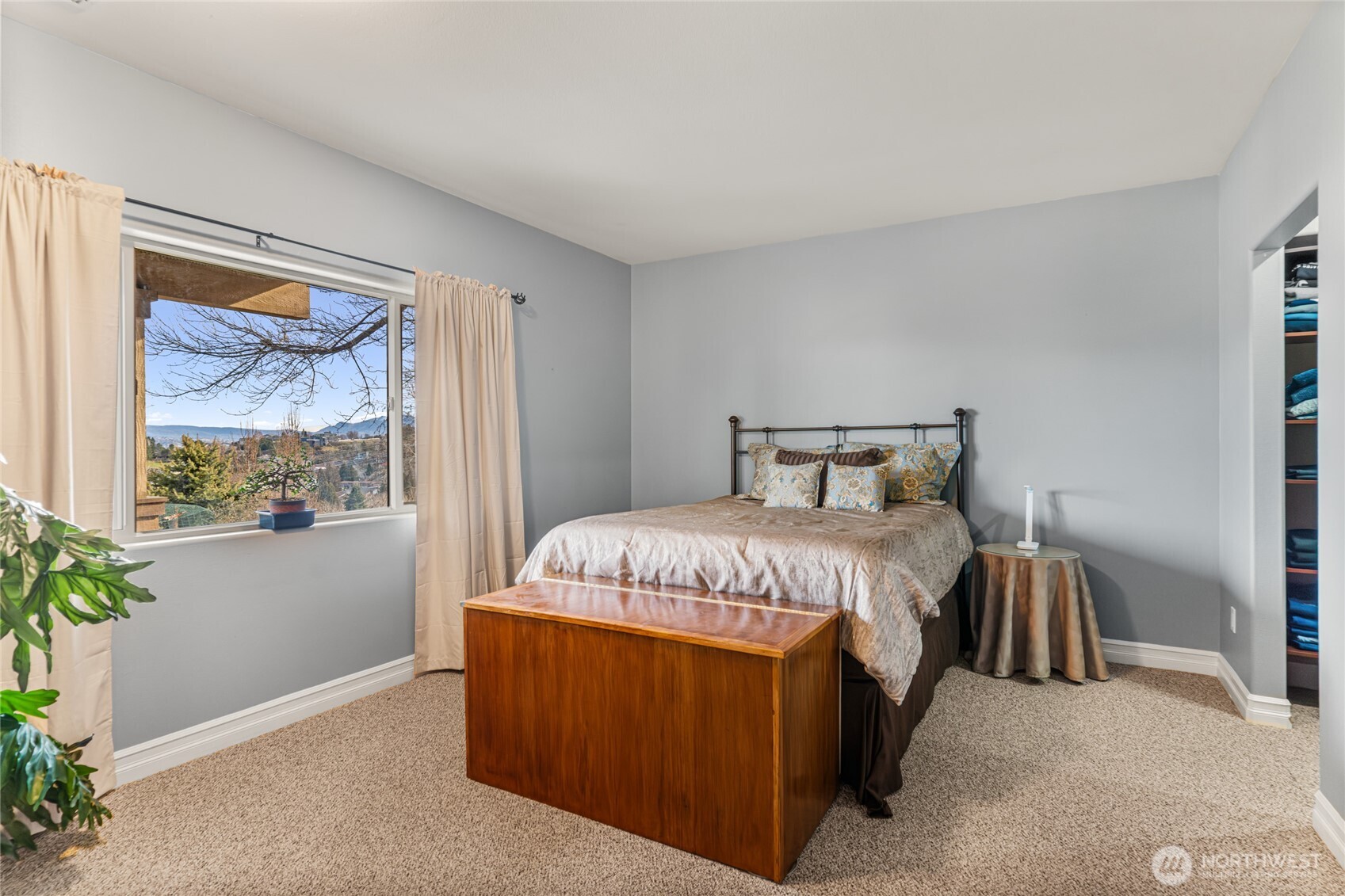 735 Castle Heights Drive , Wenatchee, WA 98801