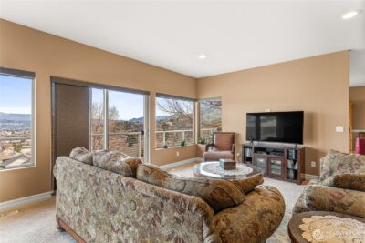 735 Castle Heights Drive , Wenatchee, WA 98801 - Photo 7