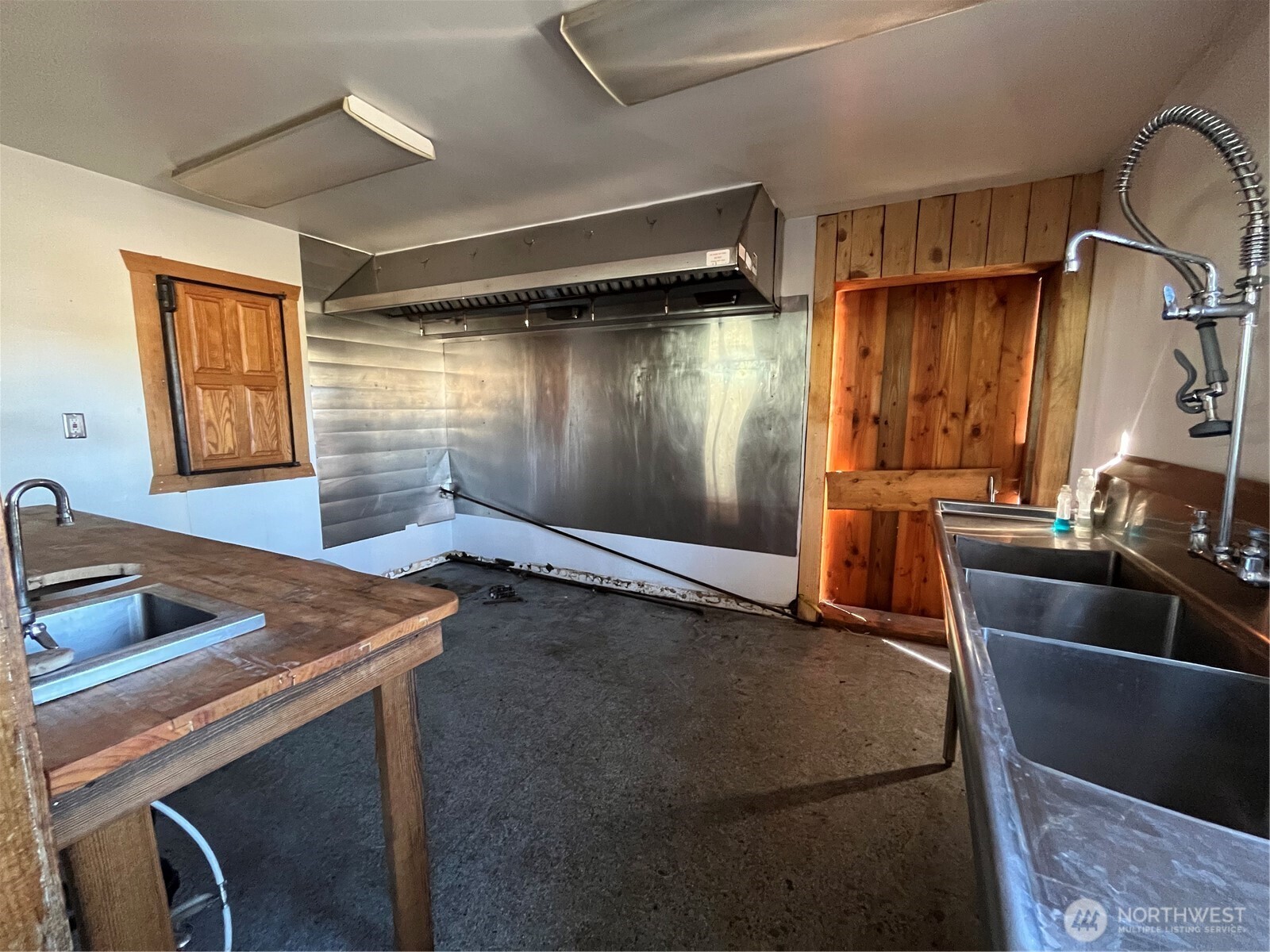 779 State Route 101 , Chinook, WA 98614