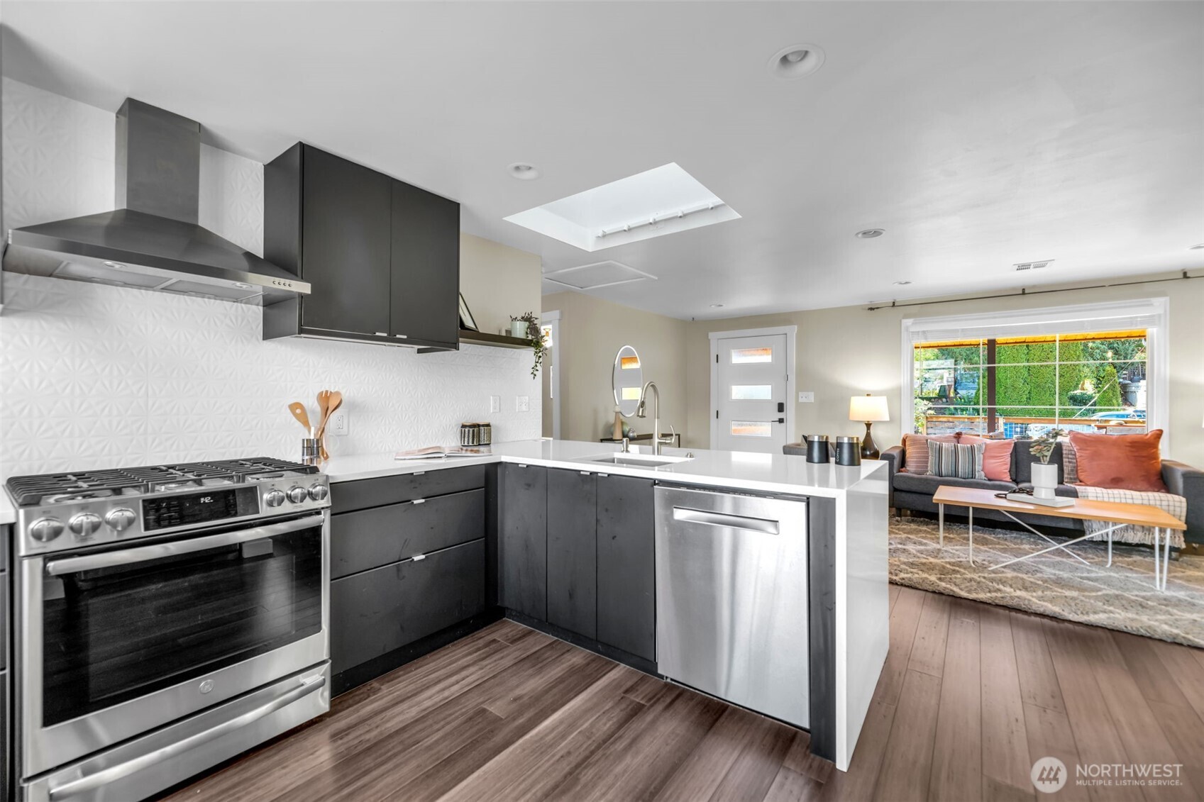 3206 22nd Avenue W, Seattle, WA 98199