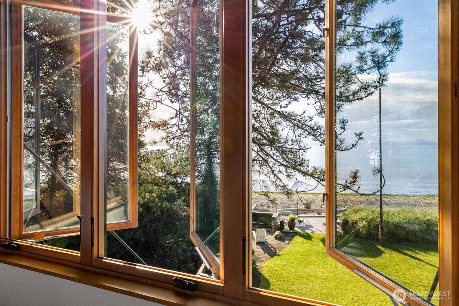 7683 Maxwelton Road , Clinton, WA 98236