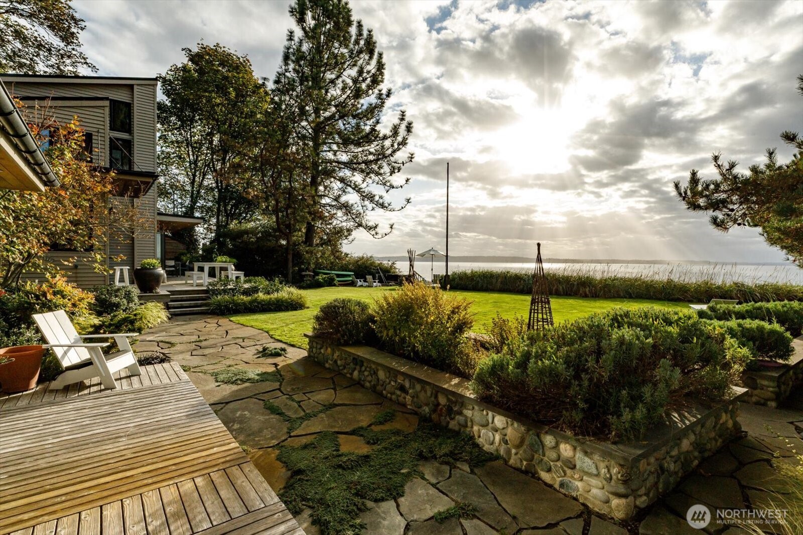 7683 Maxwelton Road , Clinton, WA 98236