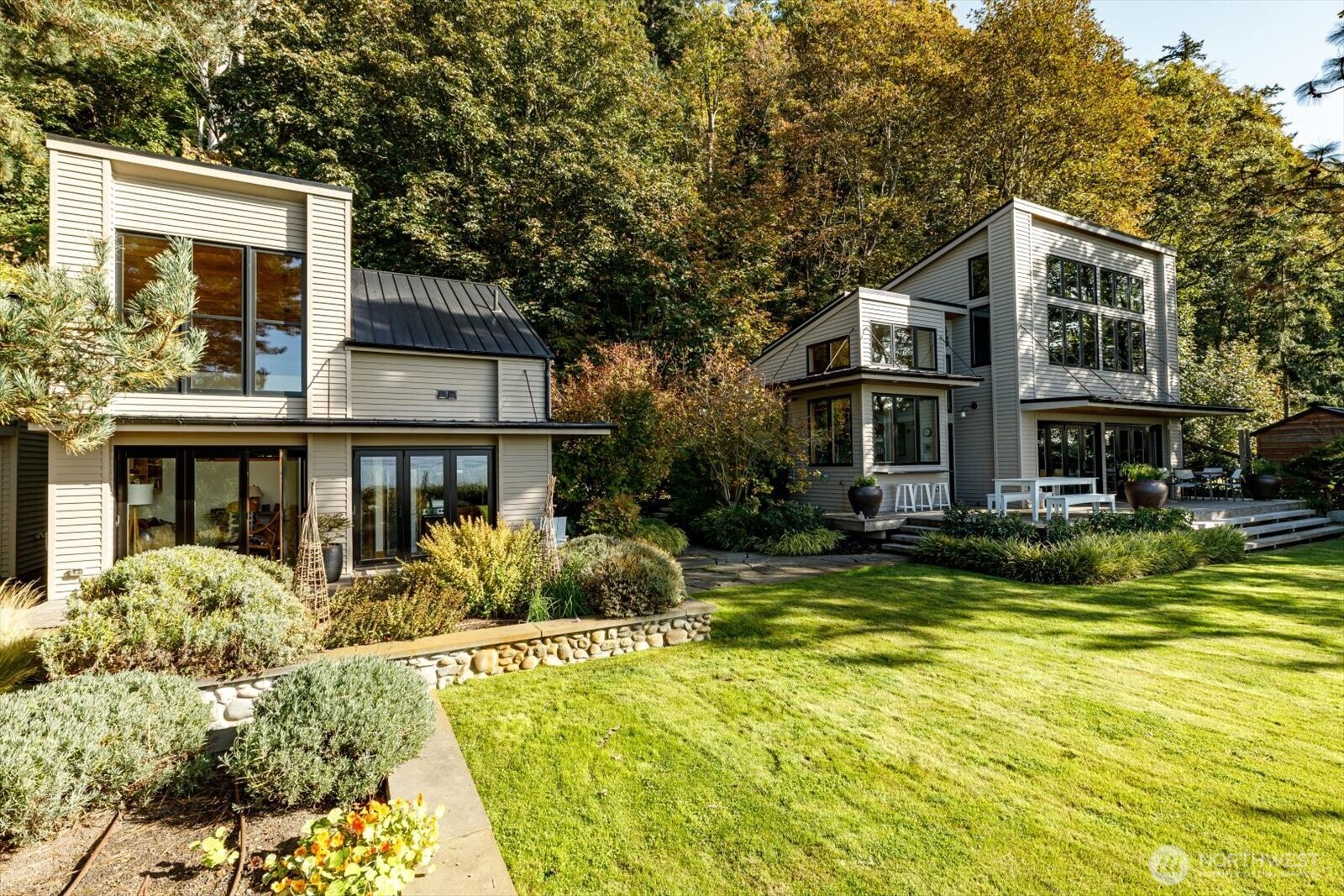 7683 Maxwelton Road , Clinton, WA 98236