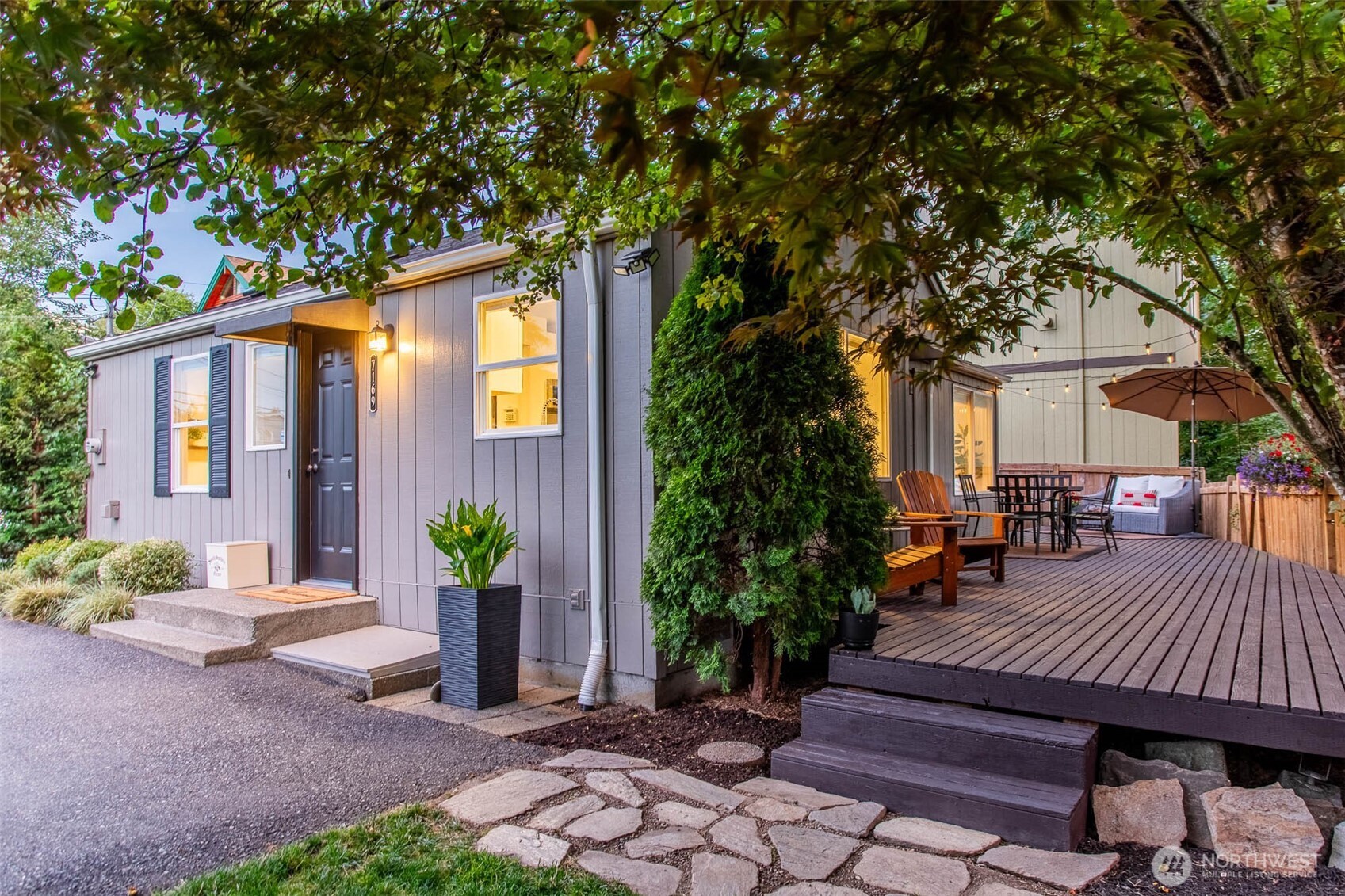 7169 18th Avenue SW, Seattle, WA 98106