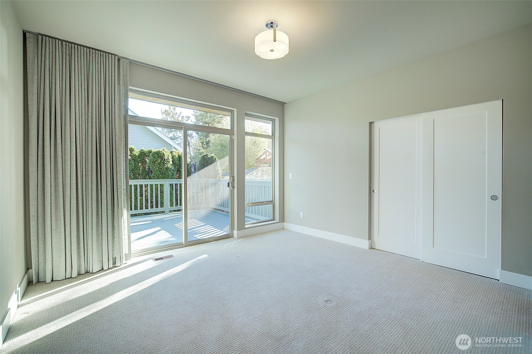 10010 Densmore Avenue N, Seattle, WA 98133