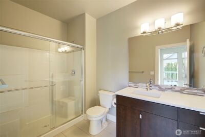 10010 Densmore Avenue N, Seattle, WA 98133 - Photo 14