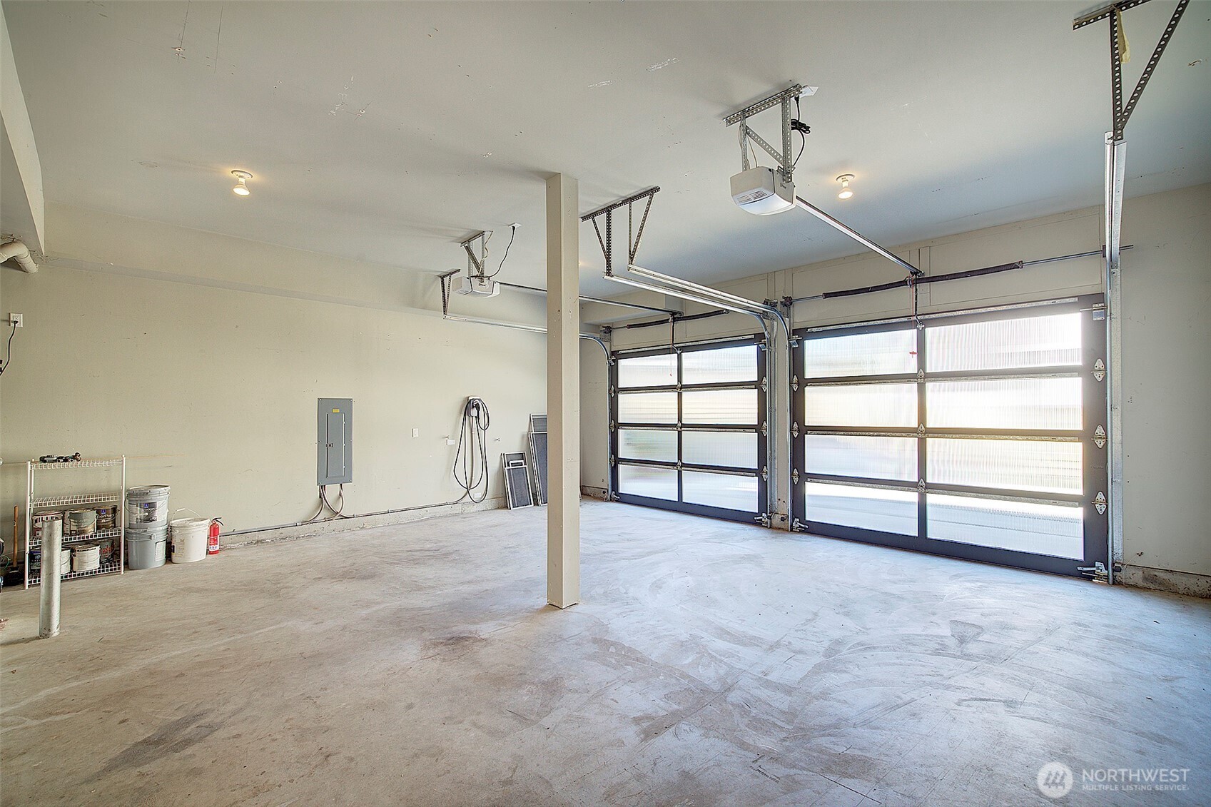 10010 Densmore Avenue N, Seattle, WA 98133