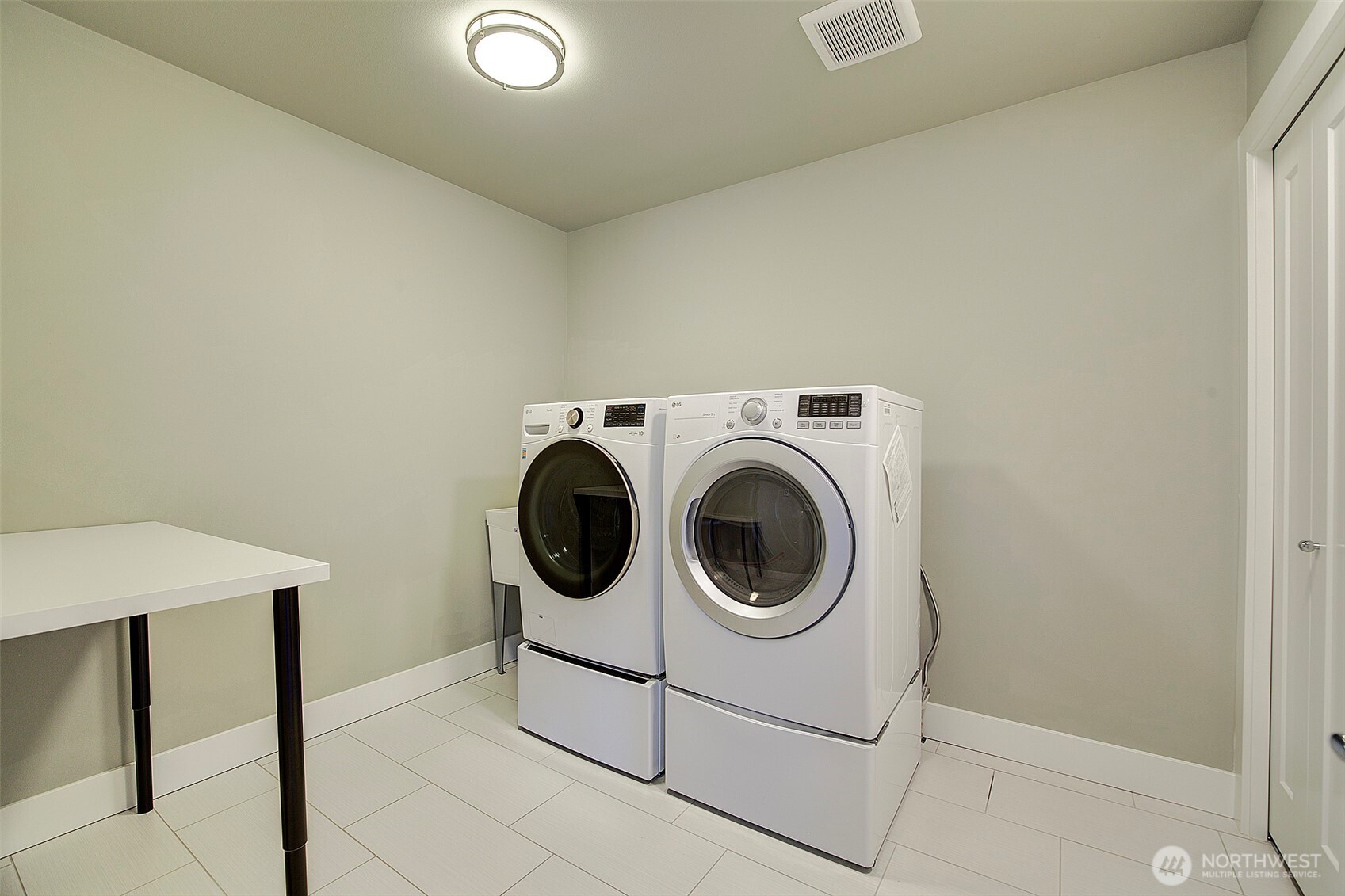 10010 Densmore Avenue N, Seattle, WA 98133