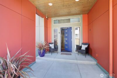 10010 Densmore Avenue N, Seattle, WA 98133 - Photo 2