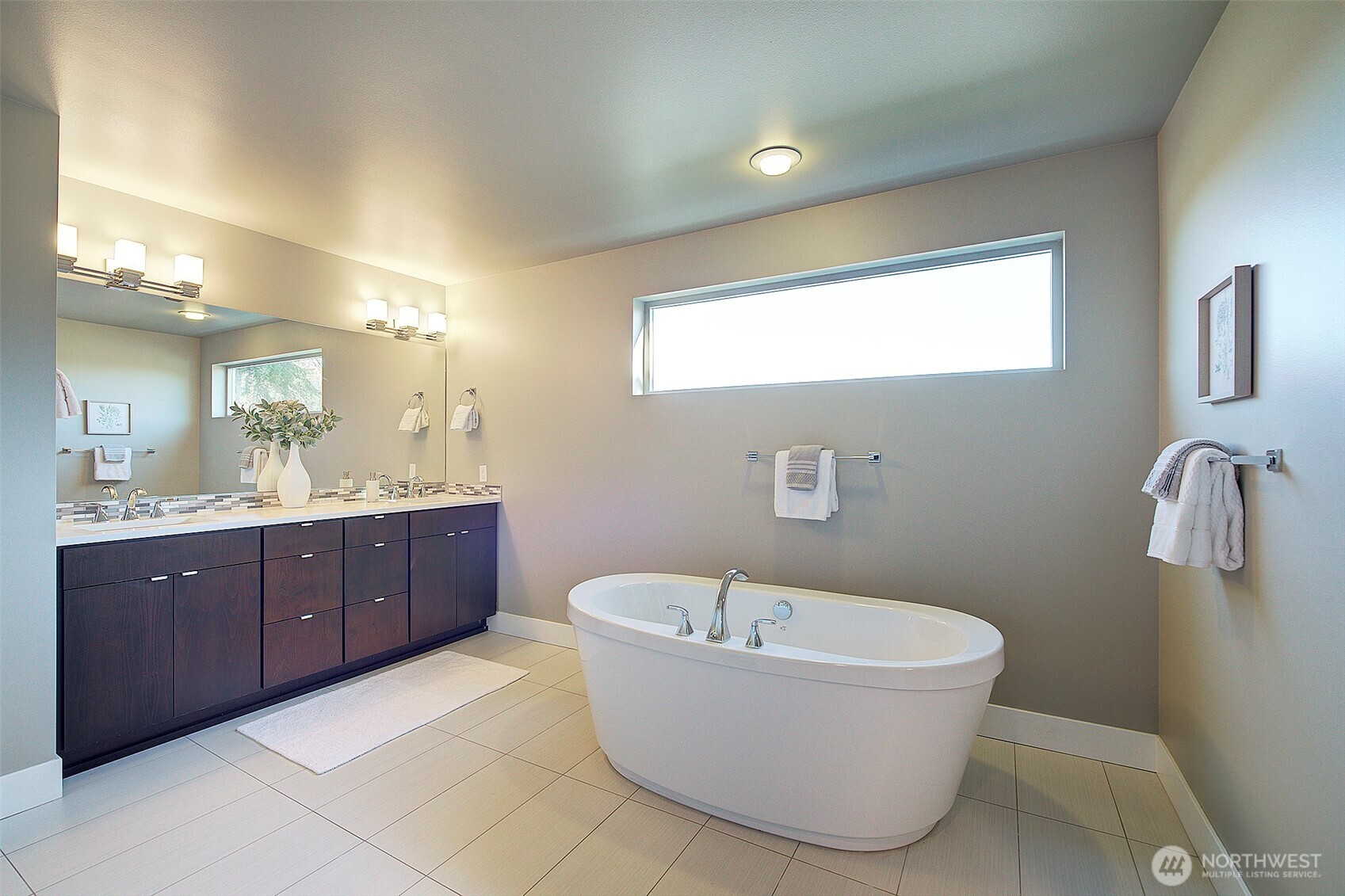 10010 Densmore Avenue N, Seattle, WA 98133