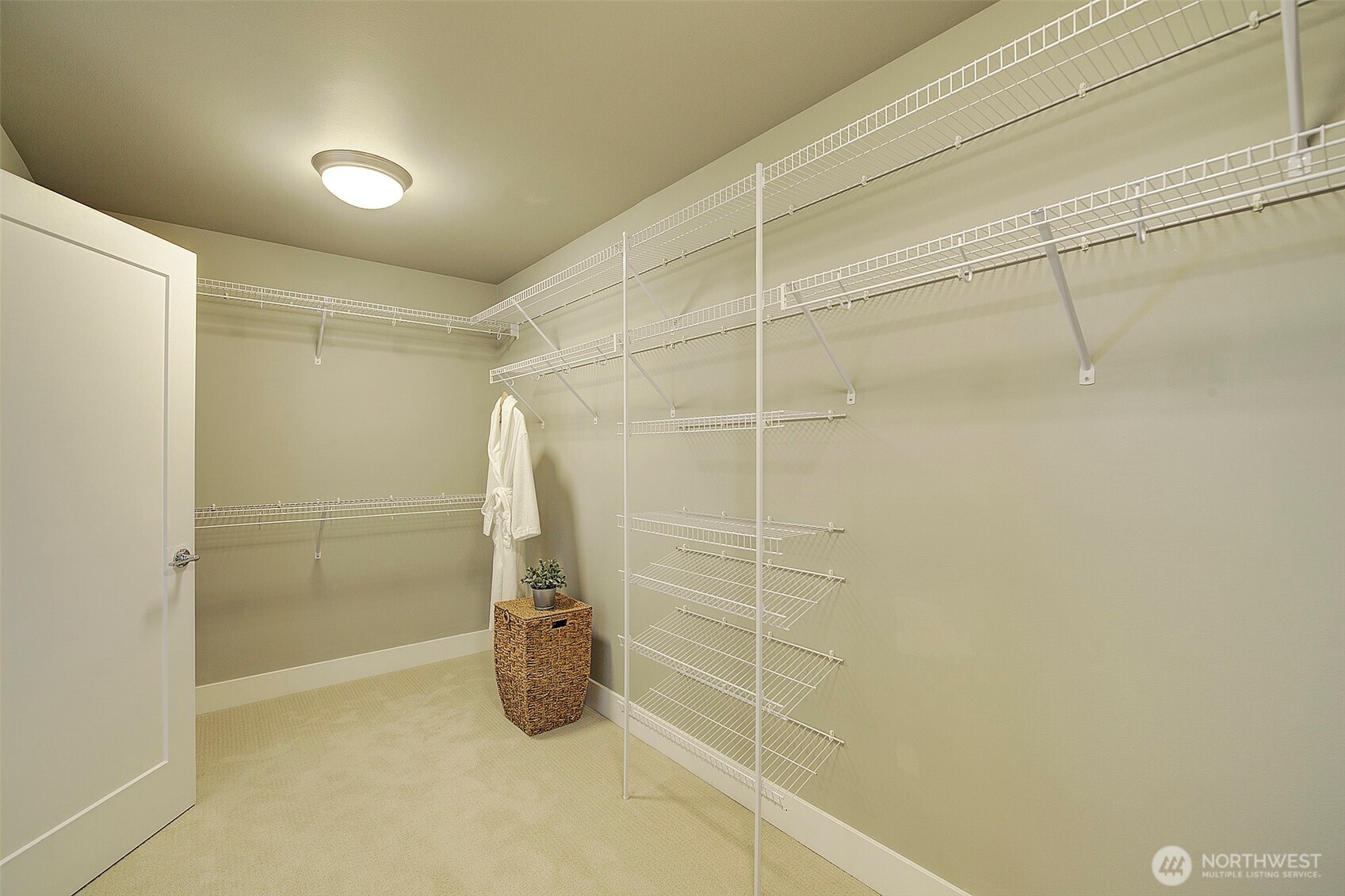 10010 Densmore Avenue N, Seattle, WA 98133