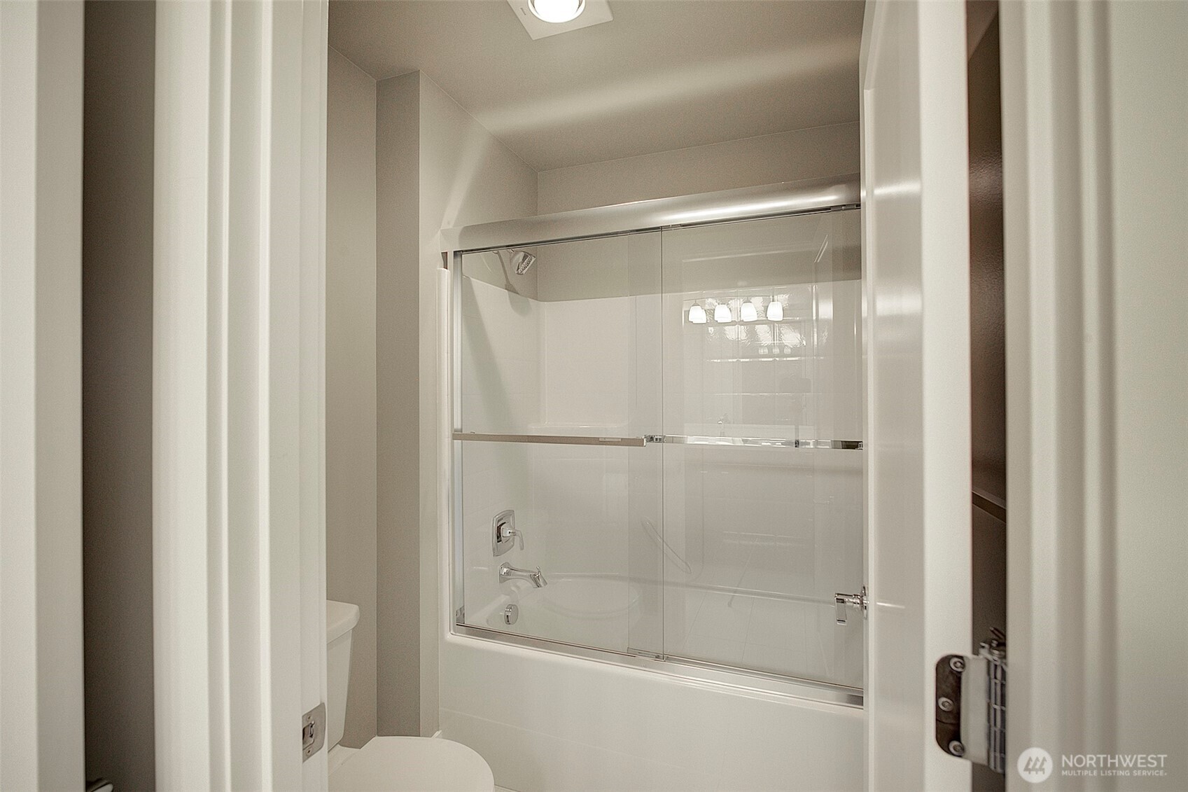 10010 Densmore Avenue N, Seattle, WA 98133