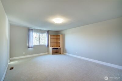 10010 Densmore Avenue N, Seattle, WA 98133 - Photo 31