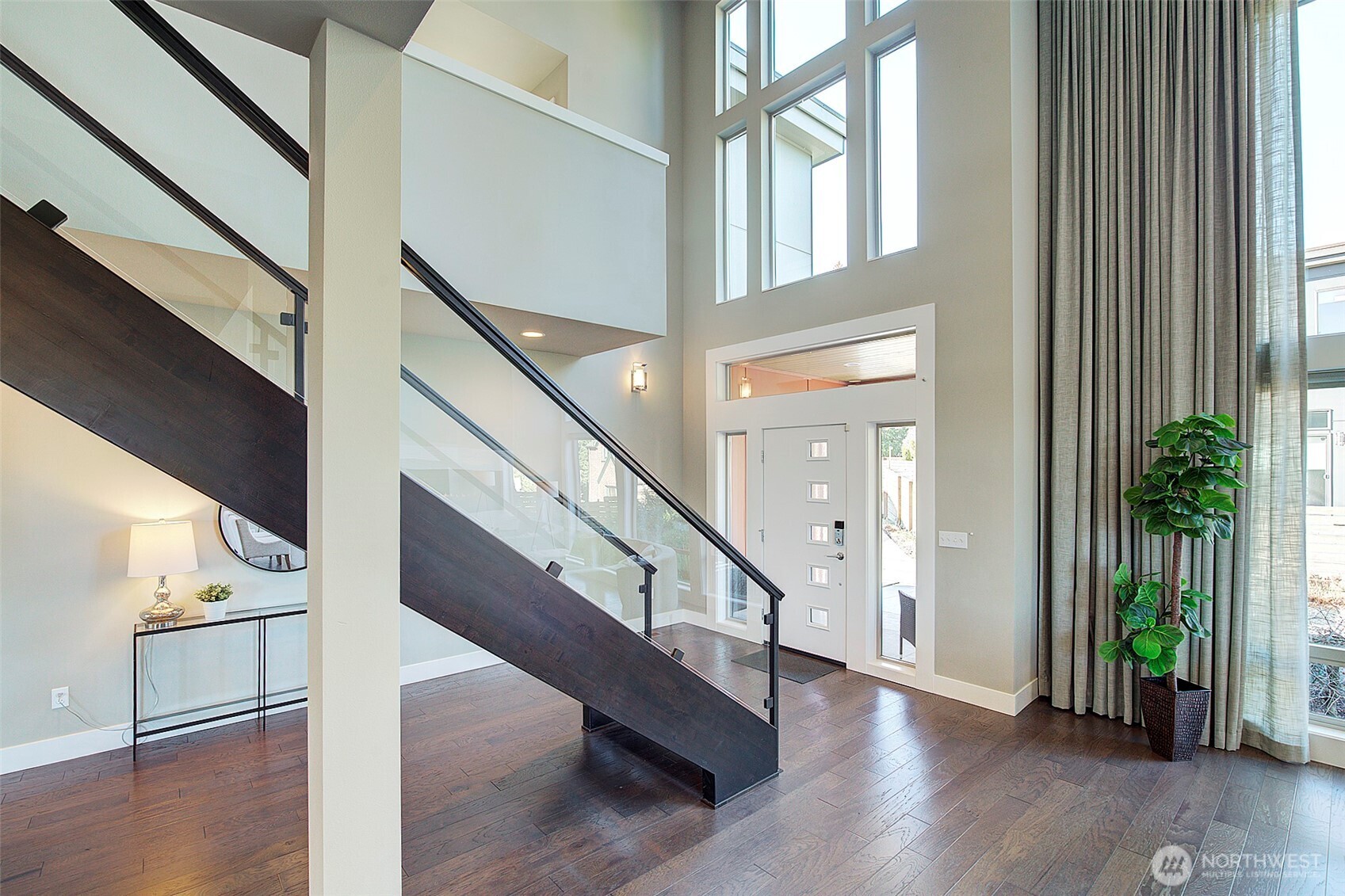 10010 Densmore Avenue N, Seattle, WA 98133