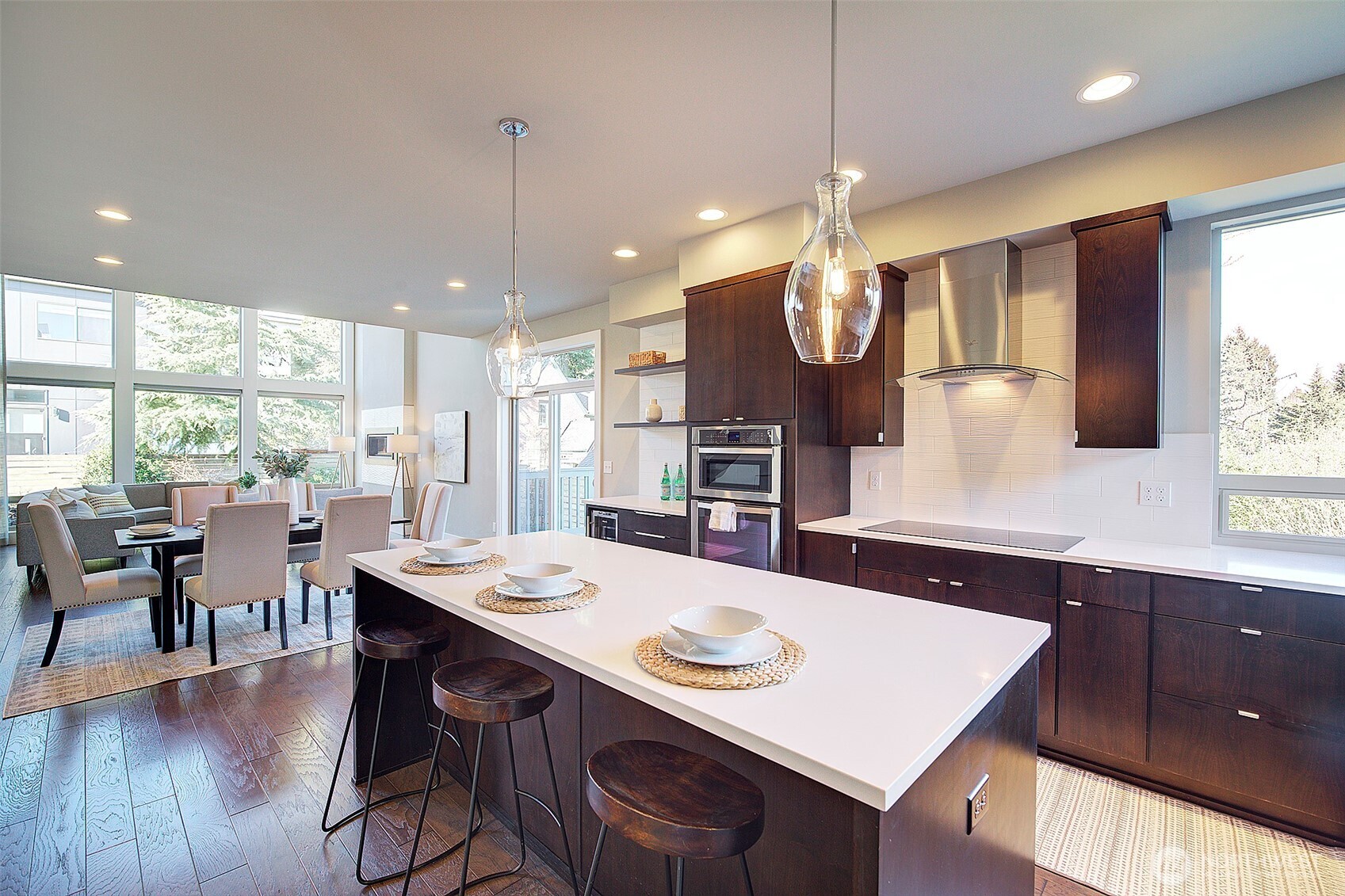 10010 Densmore Avenue N, Seattle, WA 98133