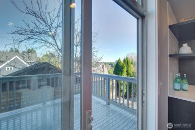 10010 Densmore Avenue N, Seattle, WA 98133 - Photo 10