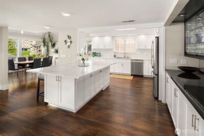 379 101st Avenue SE, Bellevue, WA 98004 - Photo 9