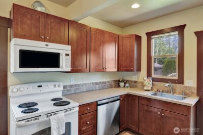 250 SE Andrews Street , Issaquah, WA 98027 - Photo 6