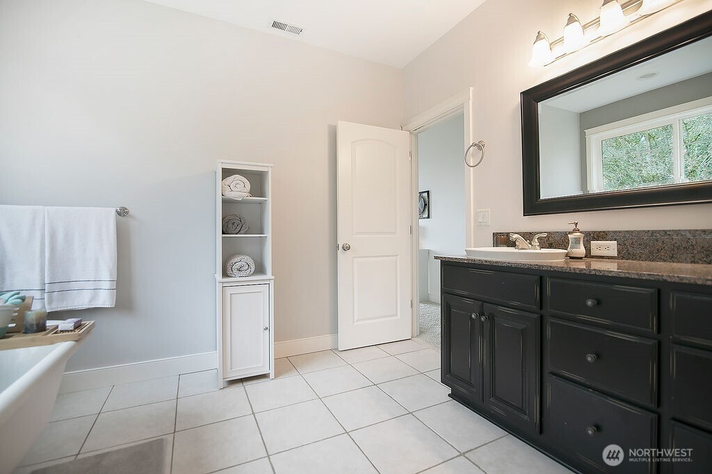 140 Nordstrom Lane , Kelso, WA 98626